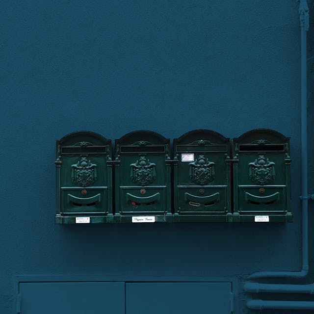 Dark Blue Paint Color #2F566F - vernice-wall-paint-interiors-dark-blue-9